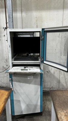 1 Mobiler Arbeitsplatz Rittal mit Mini-PC (ohne Festplatte) und Widescreen-TFT-Monitor